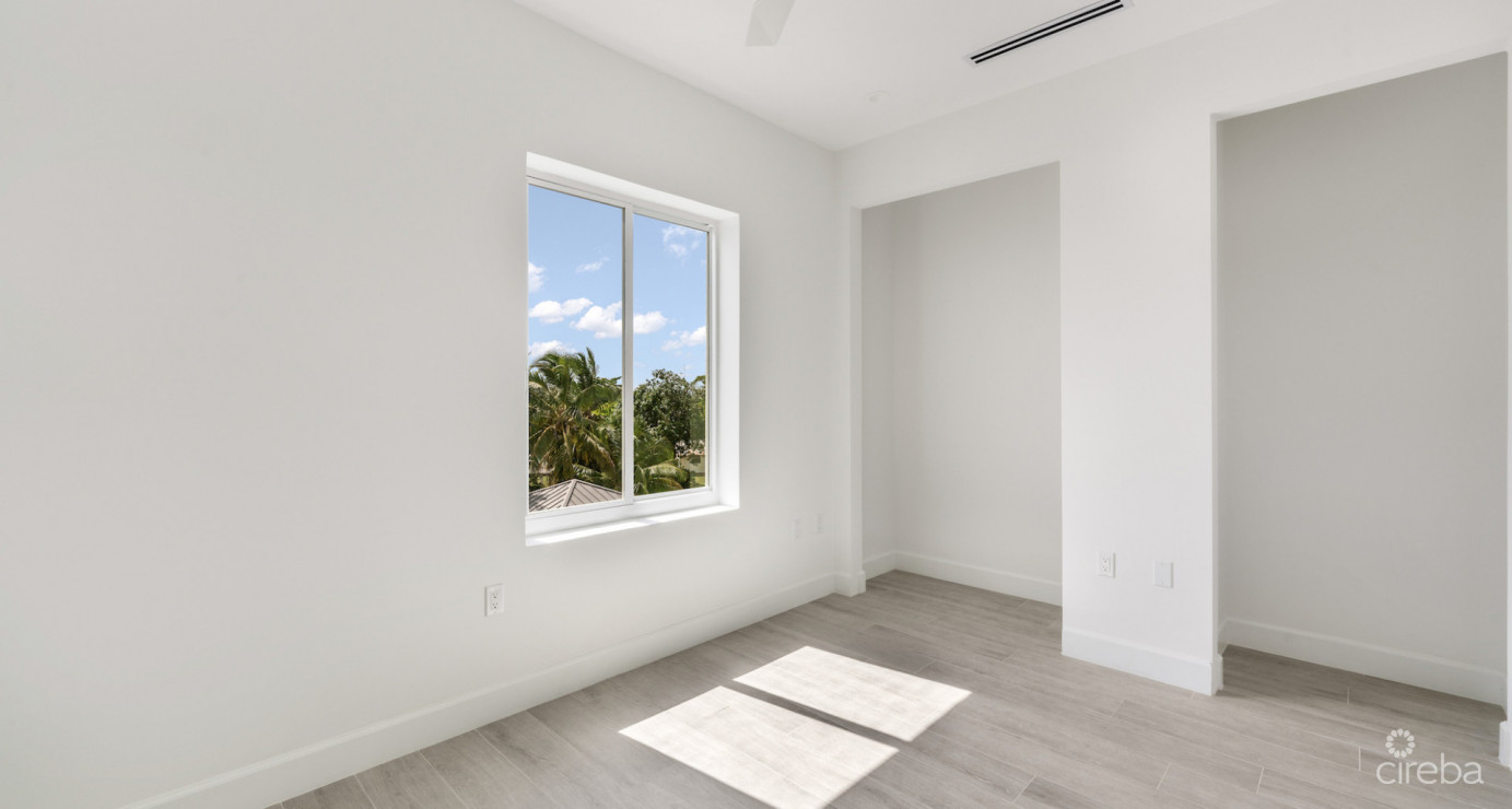 The Bentley #1 End Unit