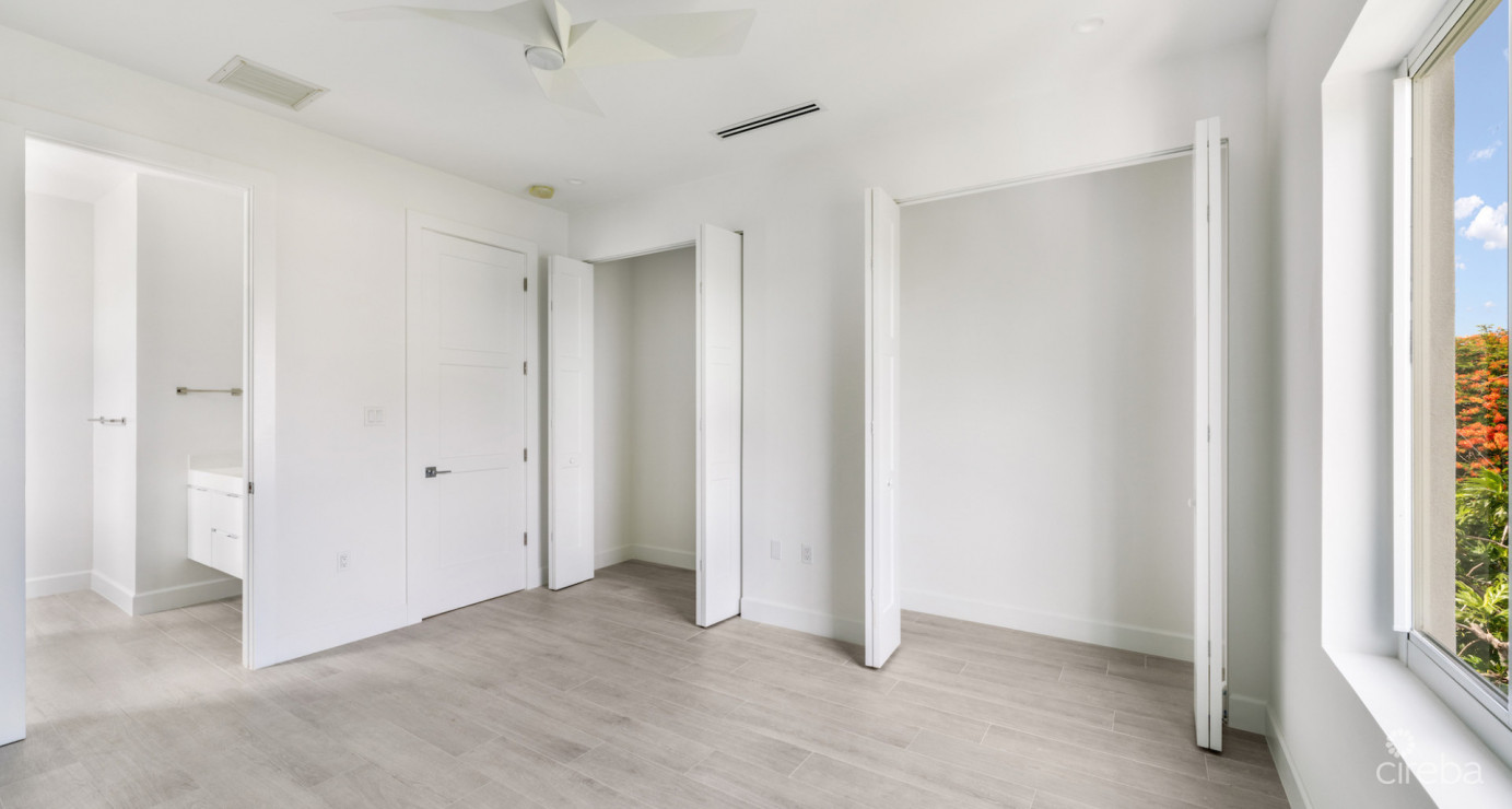 The Bentley #1 End Unit