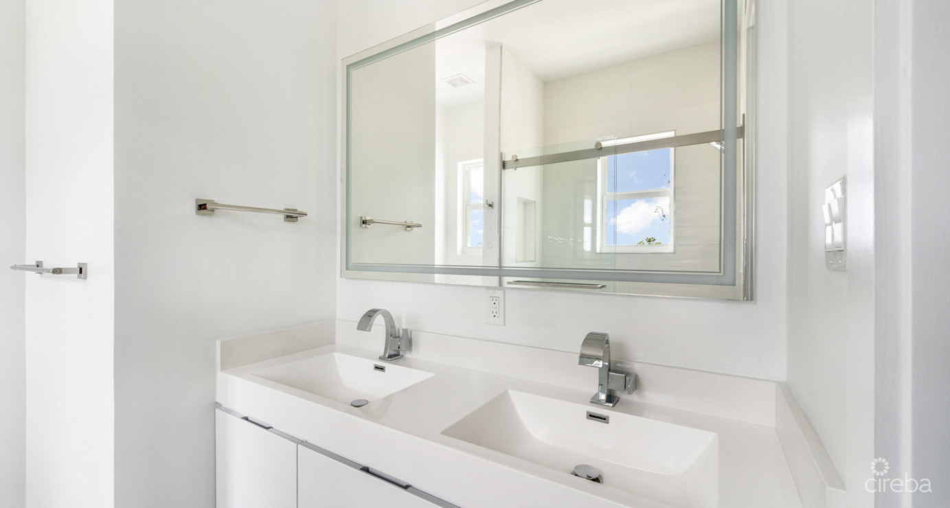 The Bentley #1 End Unit