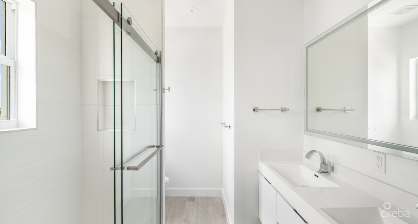 The Bentley #1 End Unit