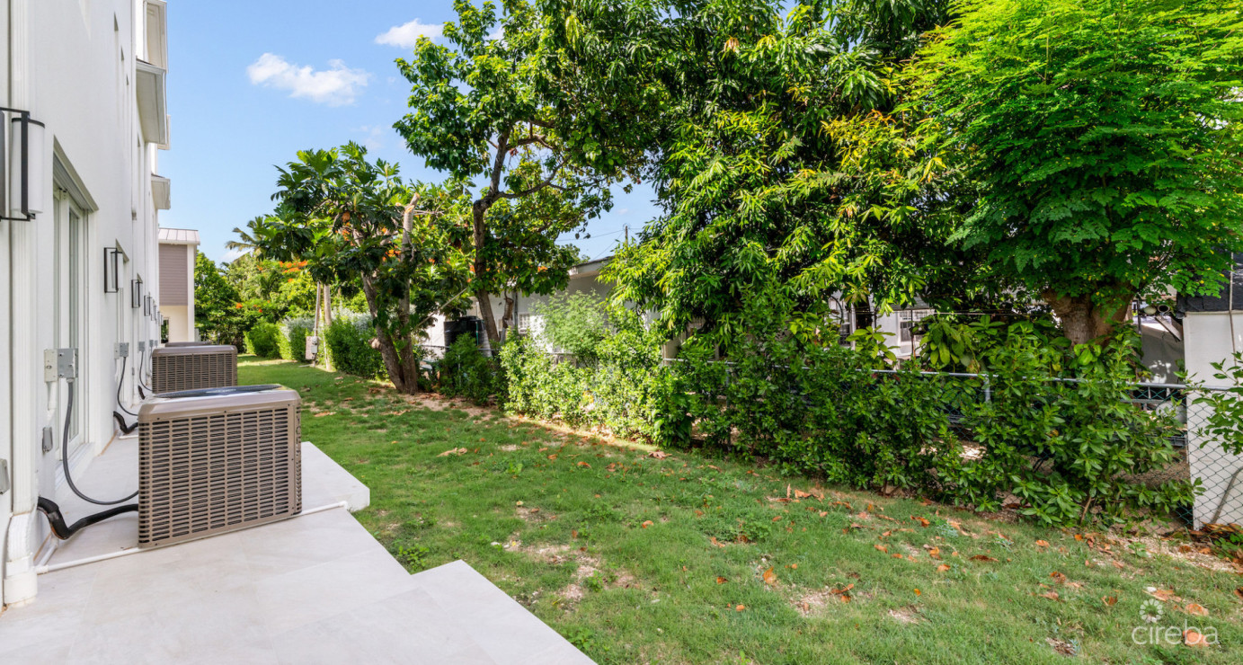 The Bentley #1 End Unit