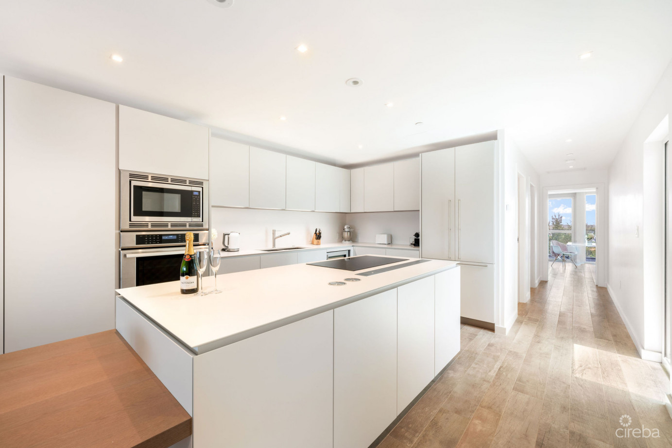 Luxury Beachfront Penthouse 2 Bed/2.5 Bath South Sound