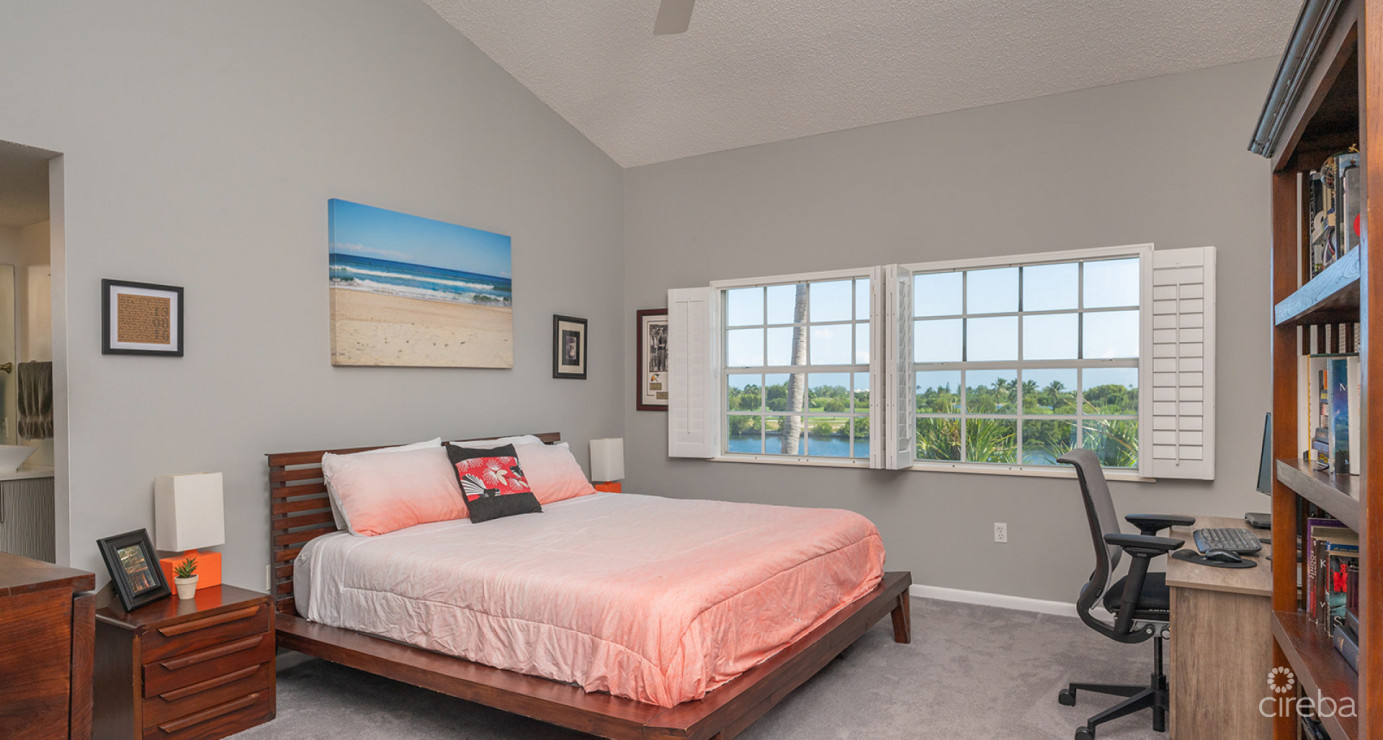 Dual Aspect Waterfront Penthouse At Waterways