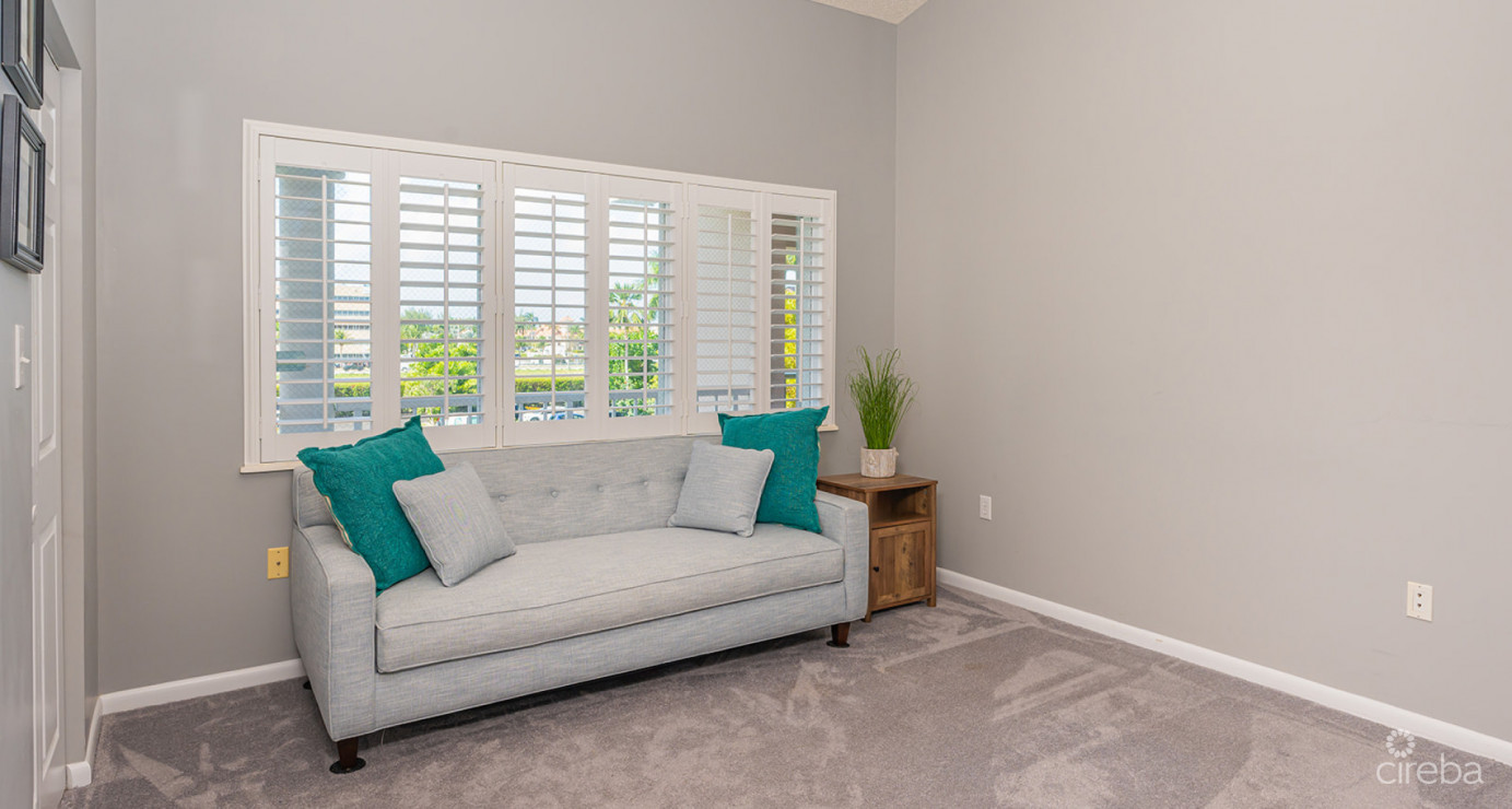 Dual Aspect Waterfront Penthouse At Waterways