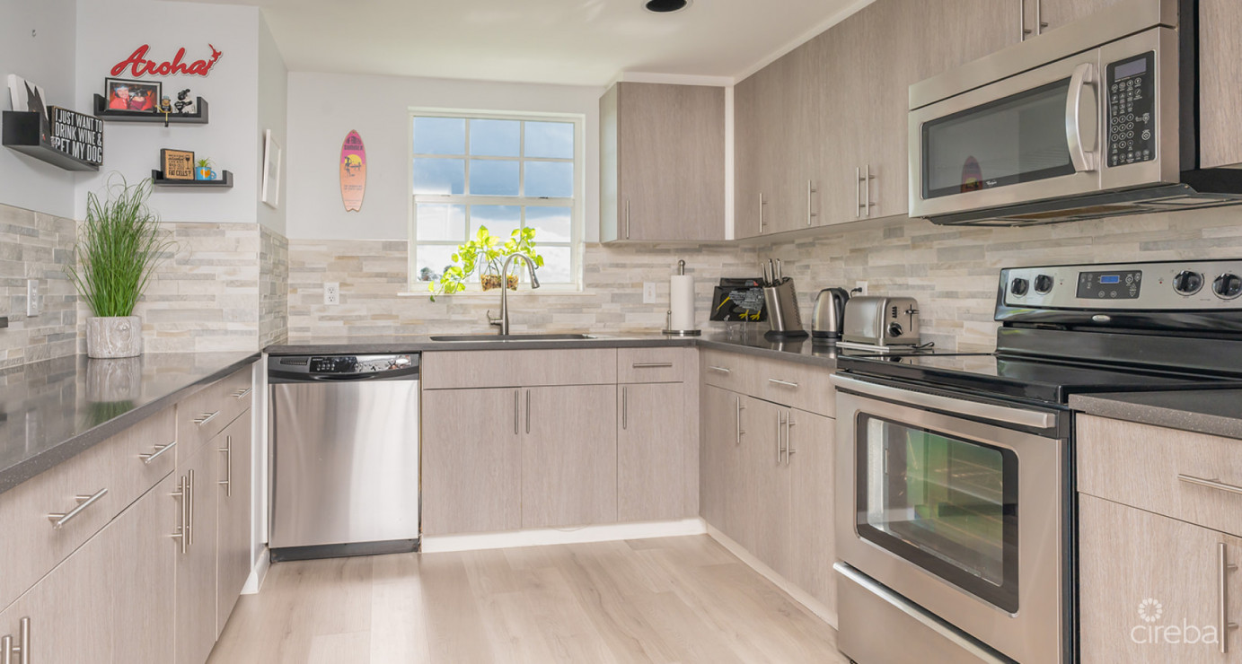 Dual Aspect Waterfront Penthouse At Waterways