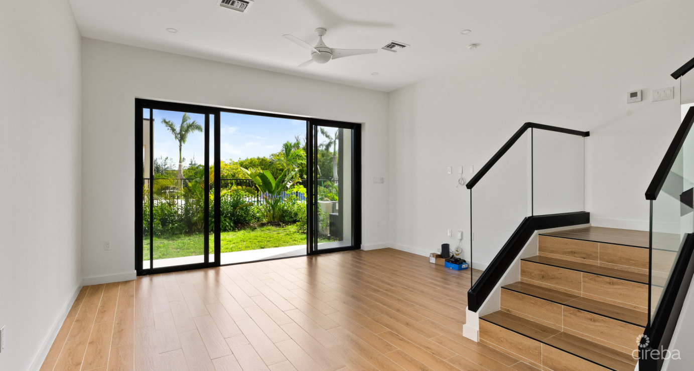 6 Priv, South Sound  Upgraded 2-bed/2.5-bath Pool View End Unit