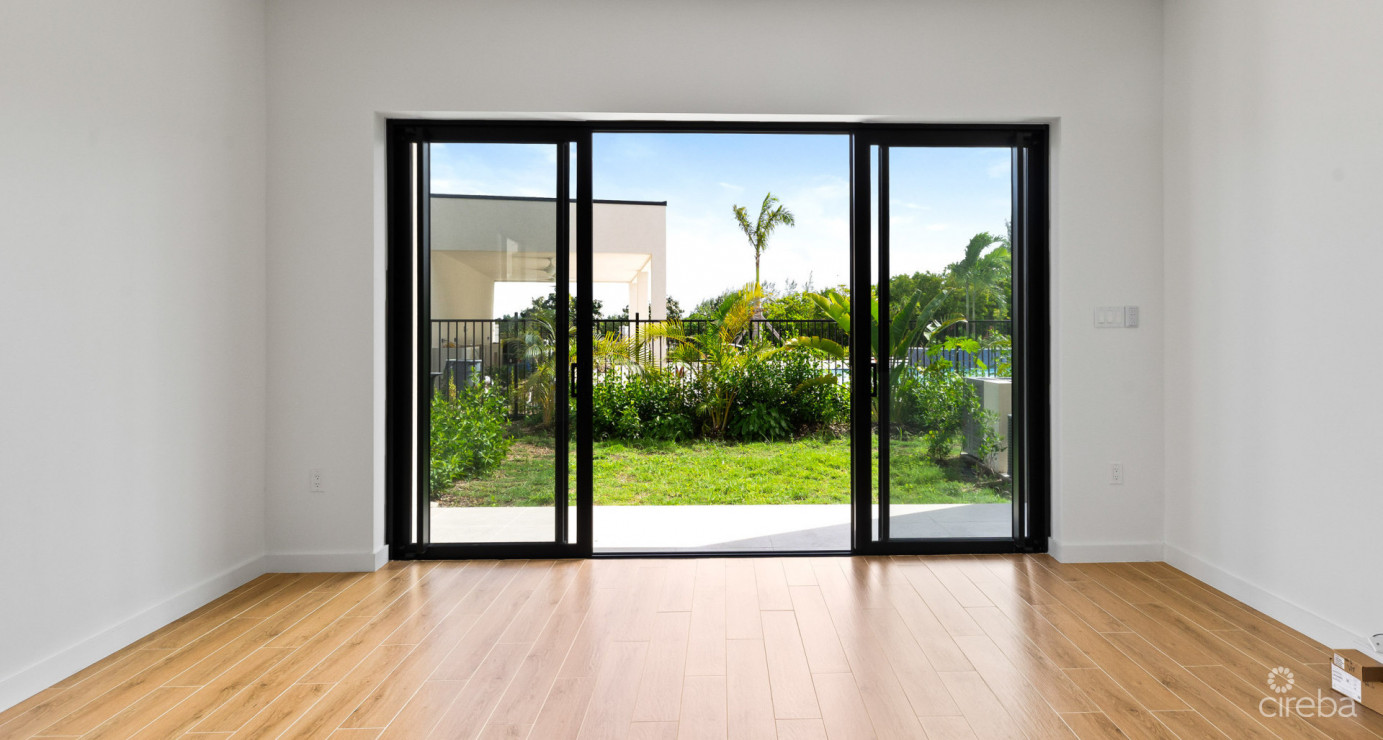 6 Priv, South Sound  Upgraded 2-bed/2.5-bath Pool View End Unit