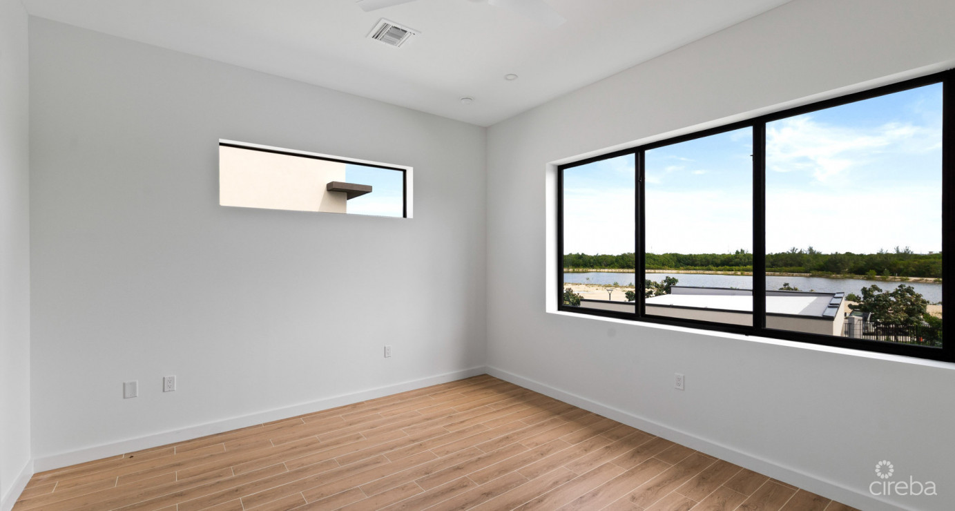 6 Priv, South Sound  Upgraded 2-bed/2.5-bath Pool View End Unit