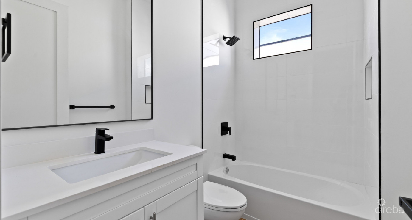 6 Priv, South Sound  Upgraded 2-bed/2.5-bath Pool View End Unit