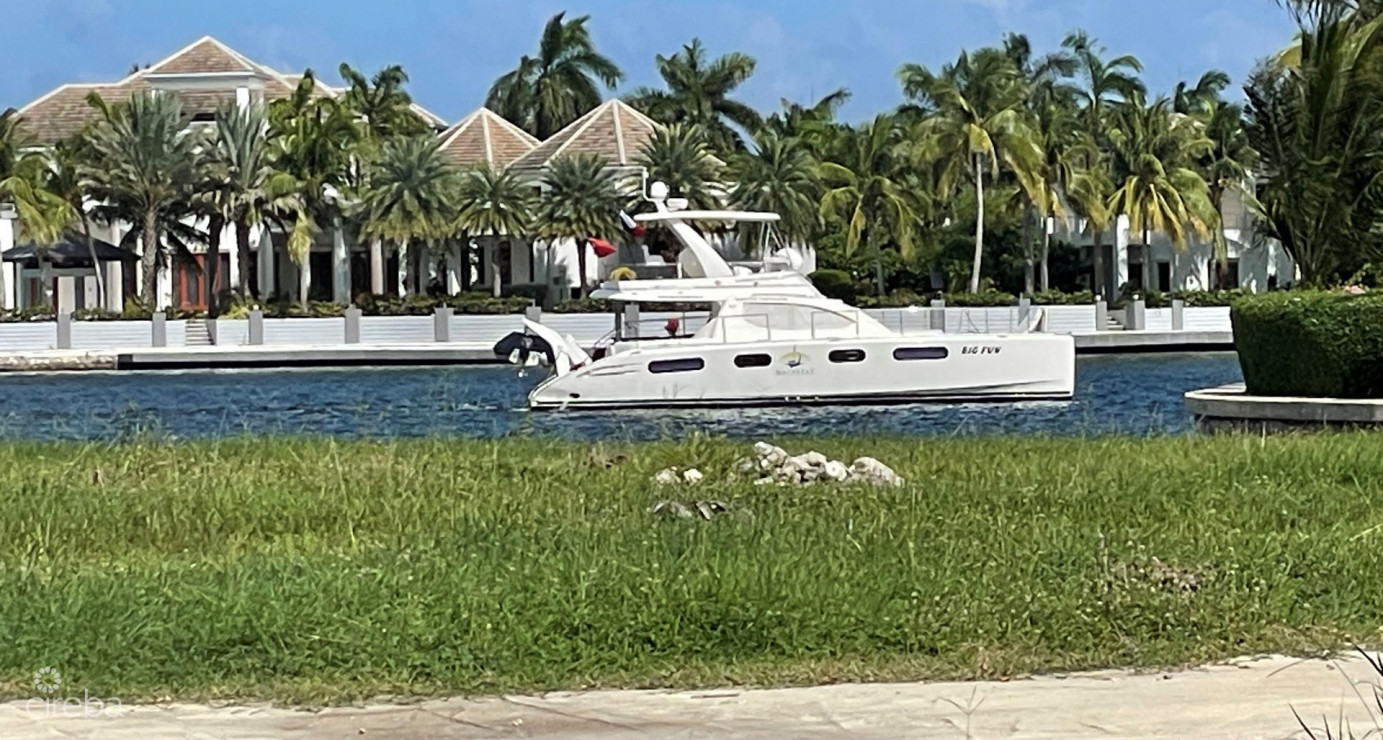 Governors Harbour - Very Wide Lot