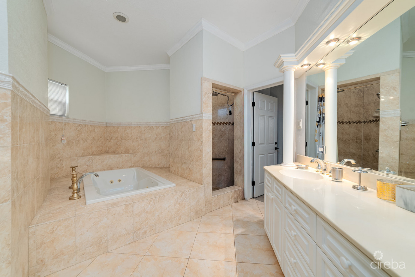 4-bedroom Family Gem In Savannah Meadows  W/rental Unit