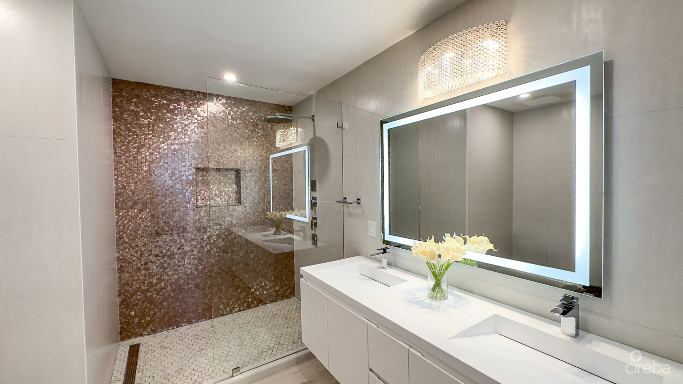 Beach Front Condo - 3 Bed - South Bay Beach Club