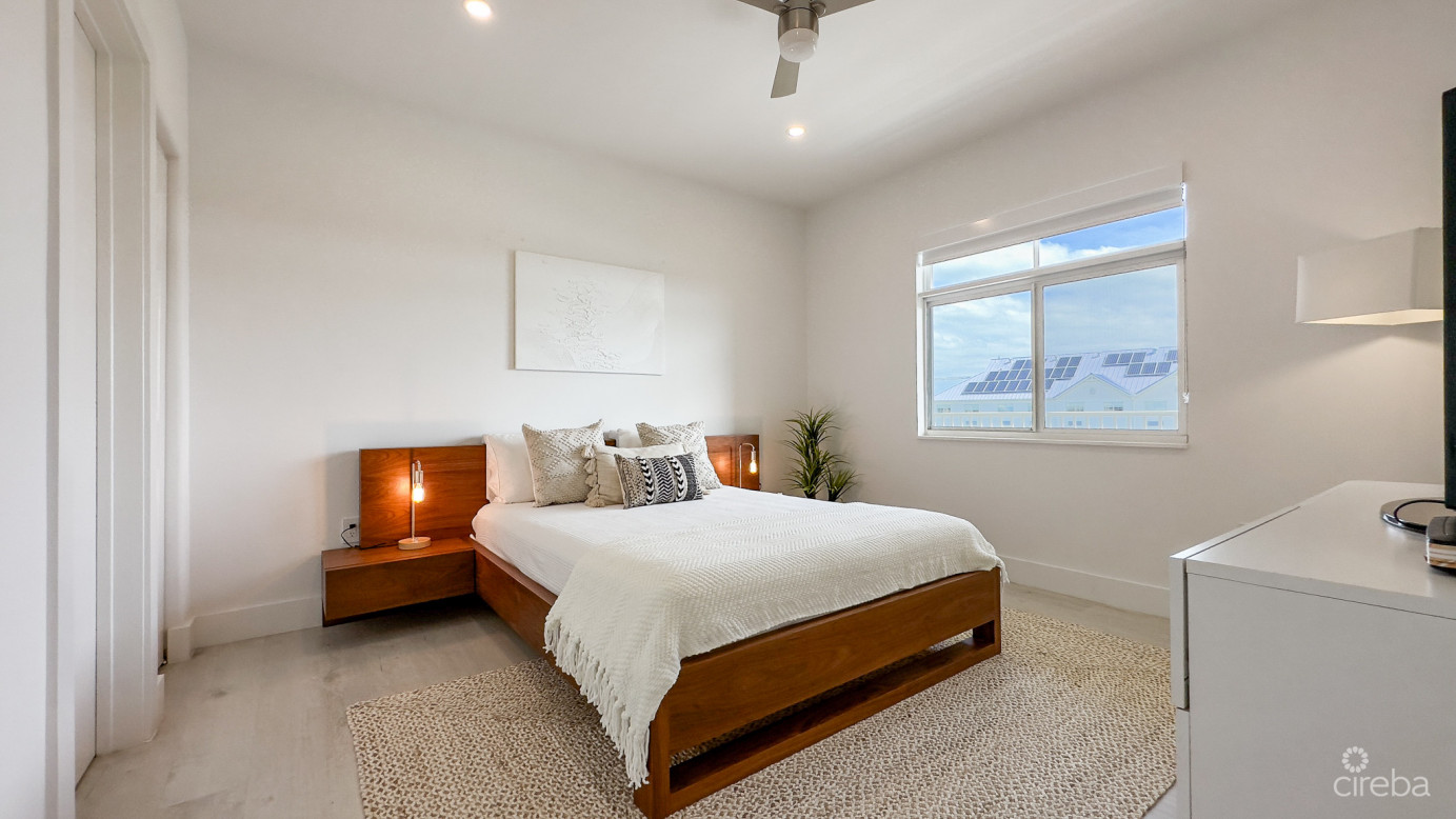 Beach Front Condo - 3 Bed - South Bay Beach Club