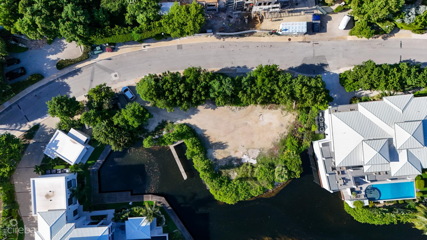 Ritz Carlton Deck House #18  Canal Front Land