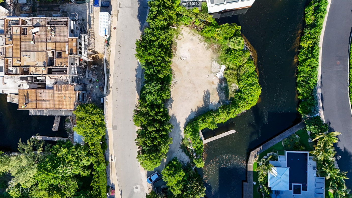 Ritz Carlton Deck House #18  Canal Front Land