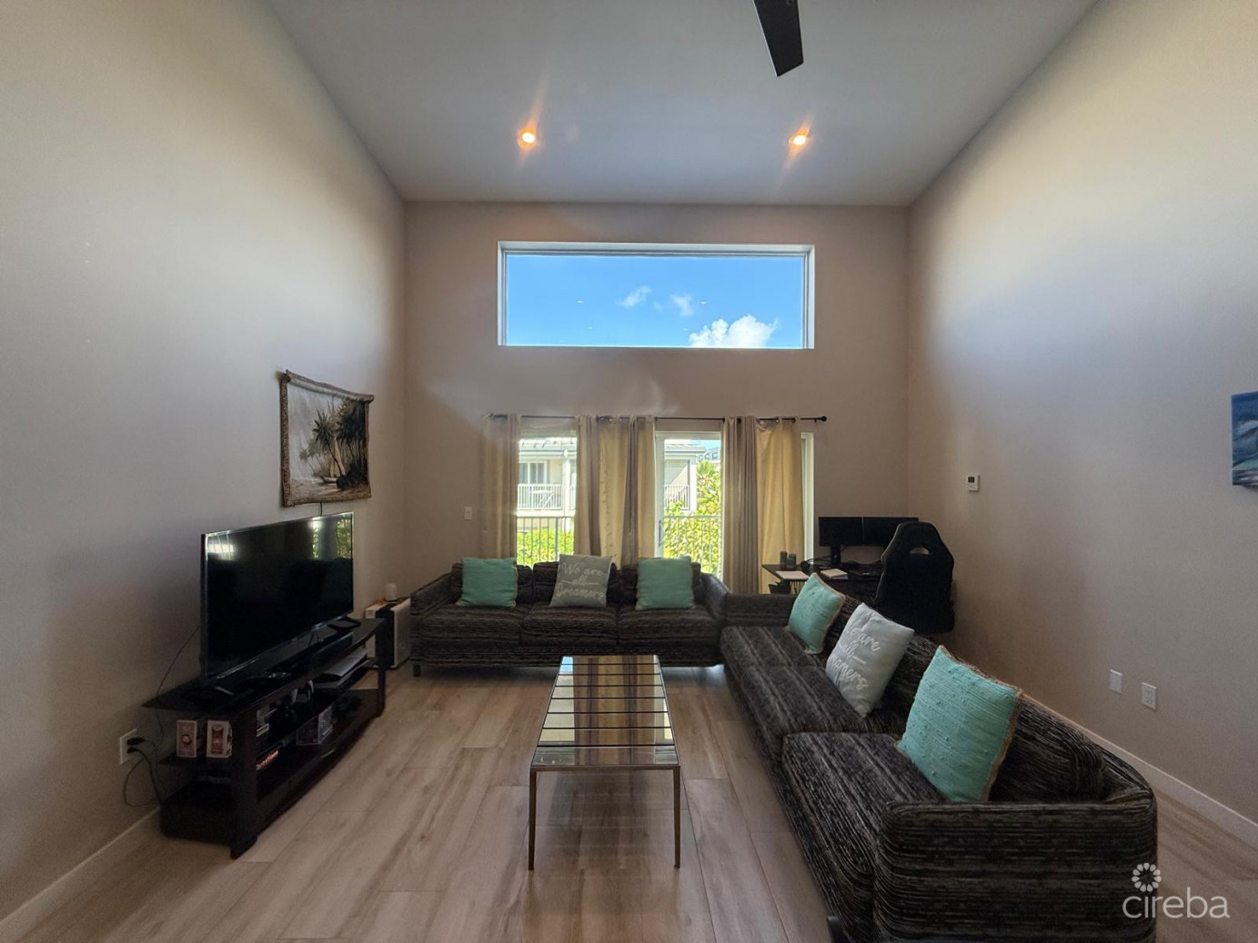 2 Bed Townhouse Downtown Reach