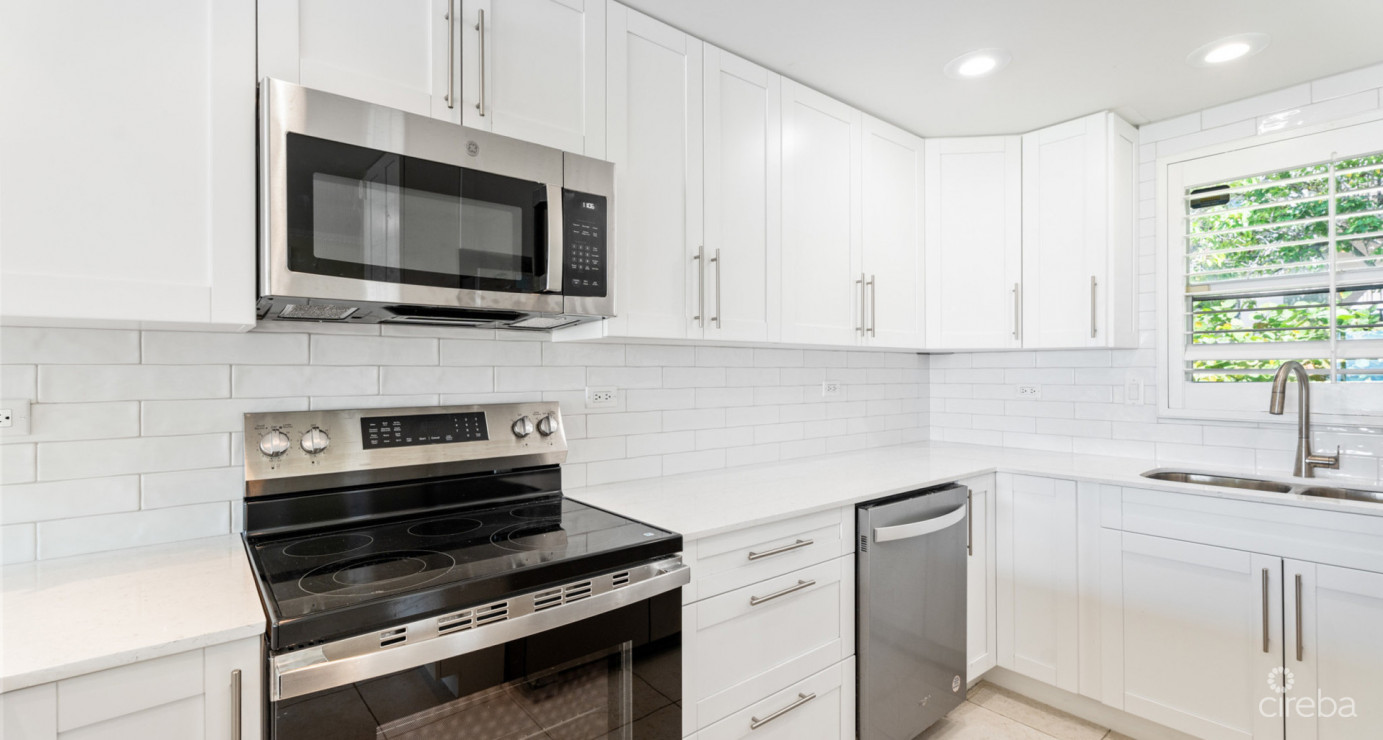 Grapetree #7 Beachfront (renovated Gf 3 Bed / 3 Bath)