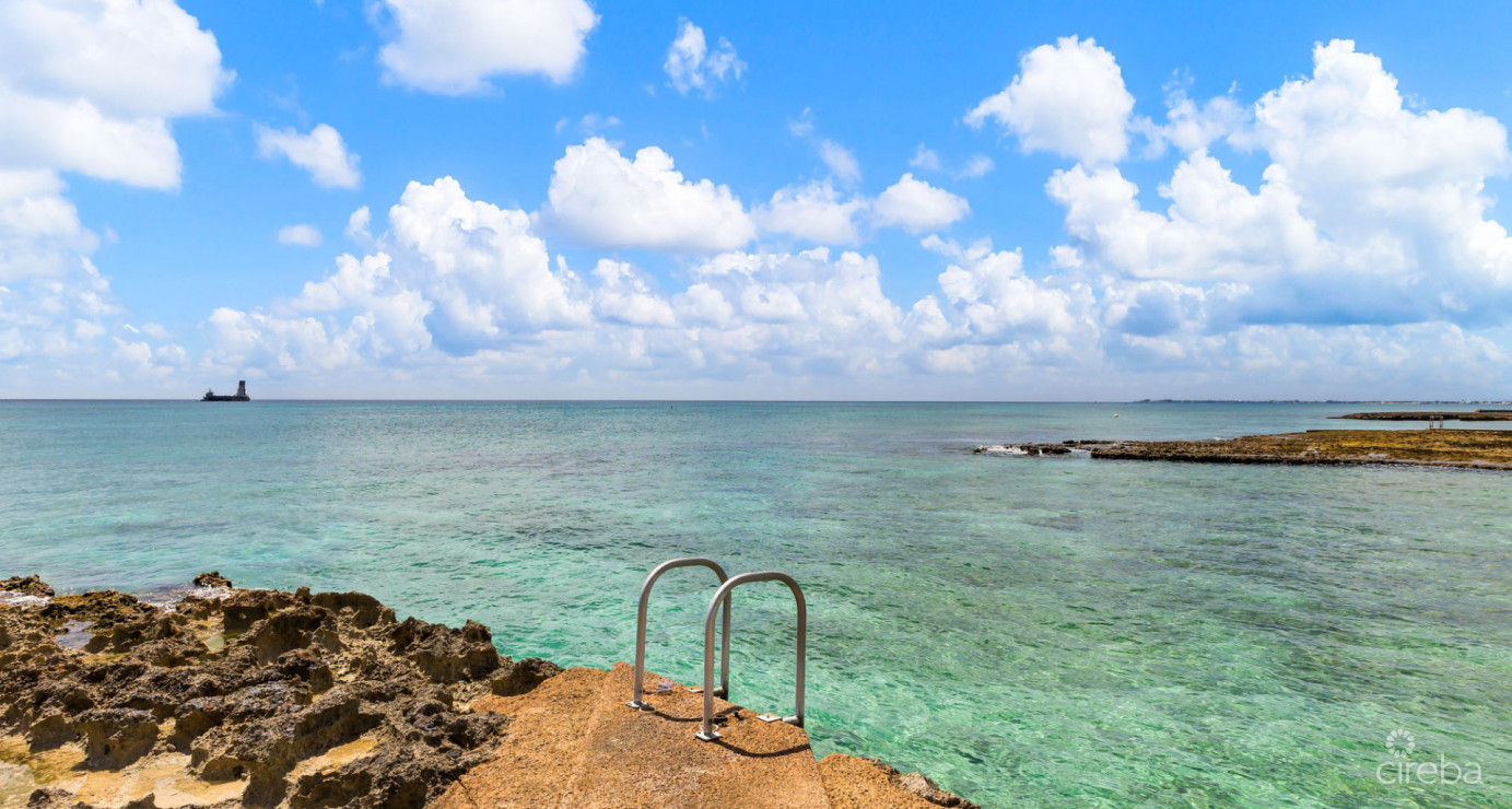 Grapetree #7 Beachfront (renovated Gf 3 Bed / 3 Bath)