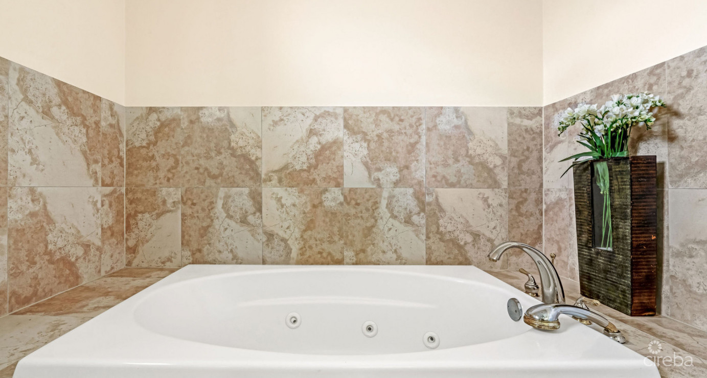 Ocean Front Windsor Village Corner 2 Bed Newly Renovated