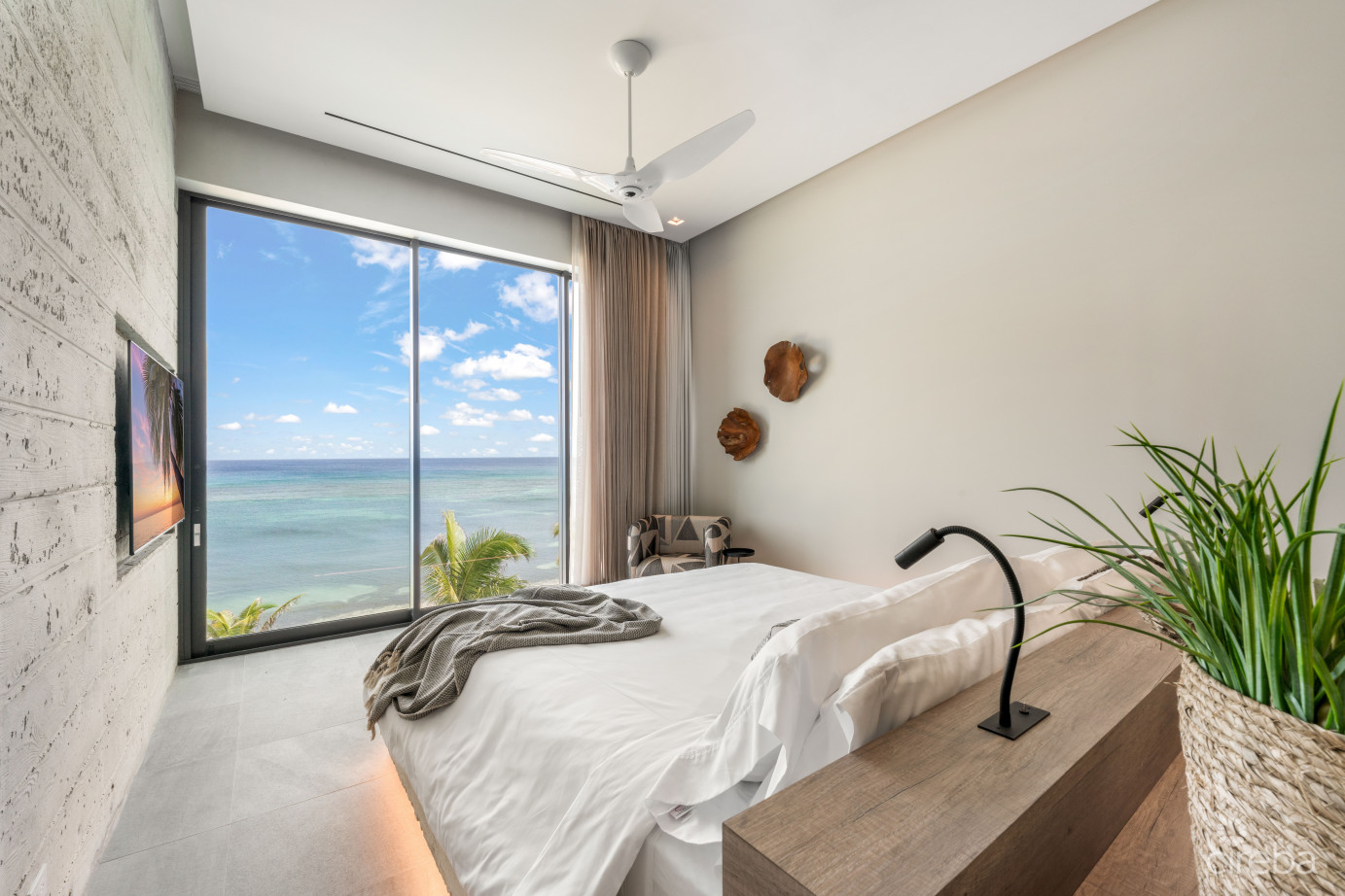 Bella Rocca Estate, East End Luxury Villa And Land Parcel