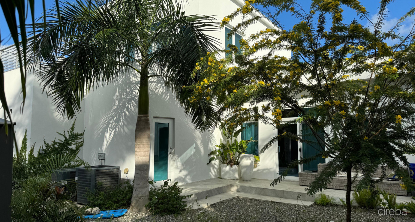 "hideaway Hill" Lush Modern Elegance Close To Sea Access