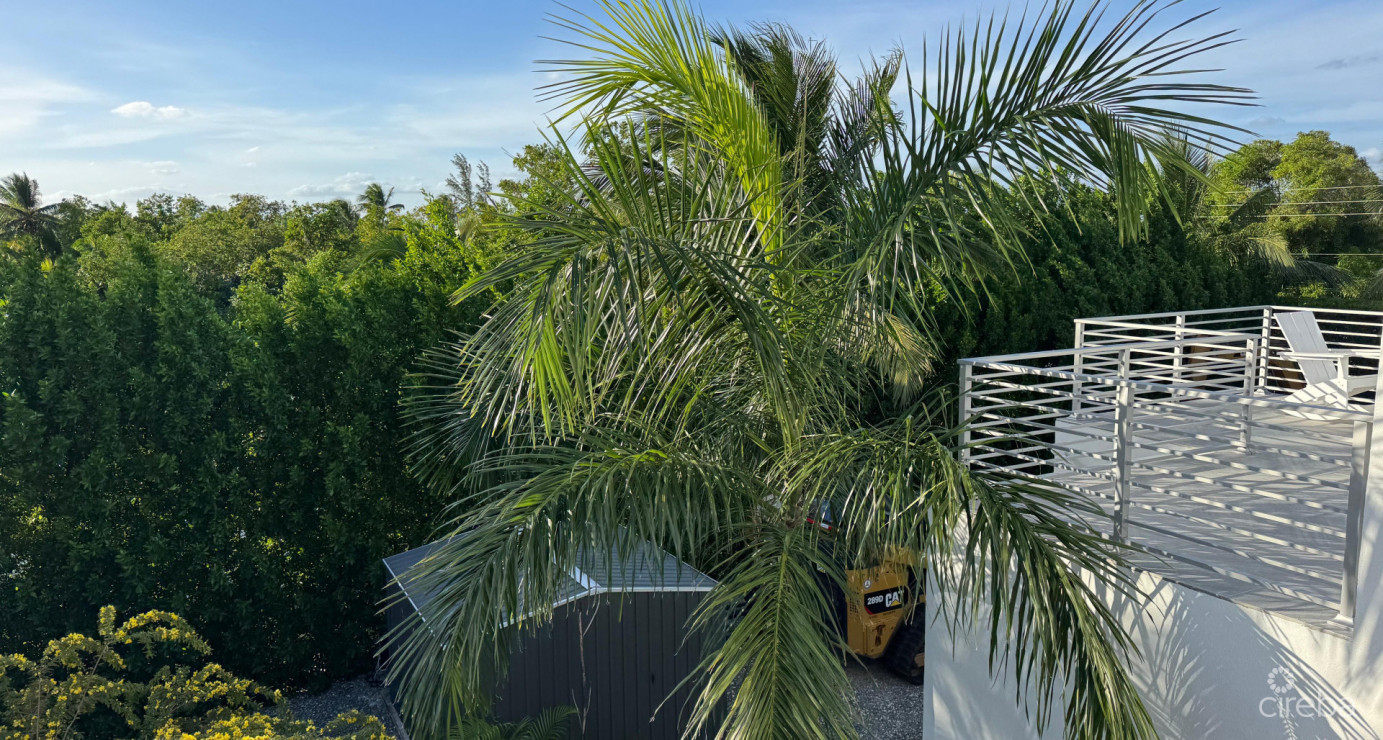 "hideaway Hill" Lush Modern Elegance Close To Sea Access