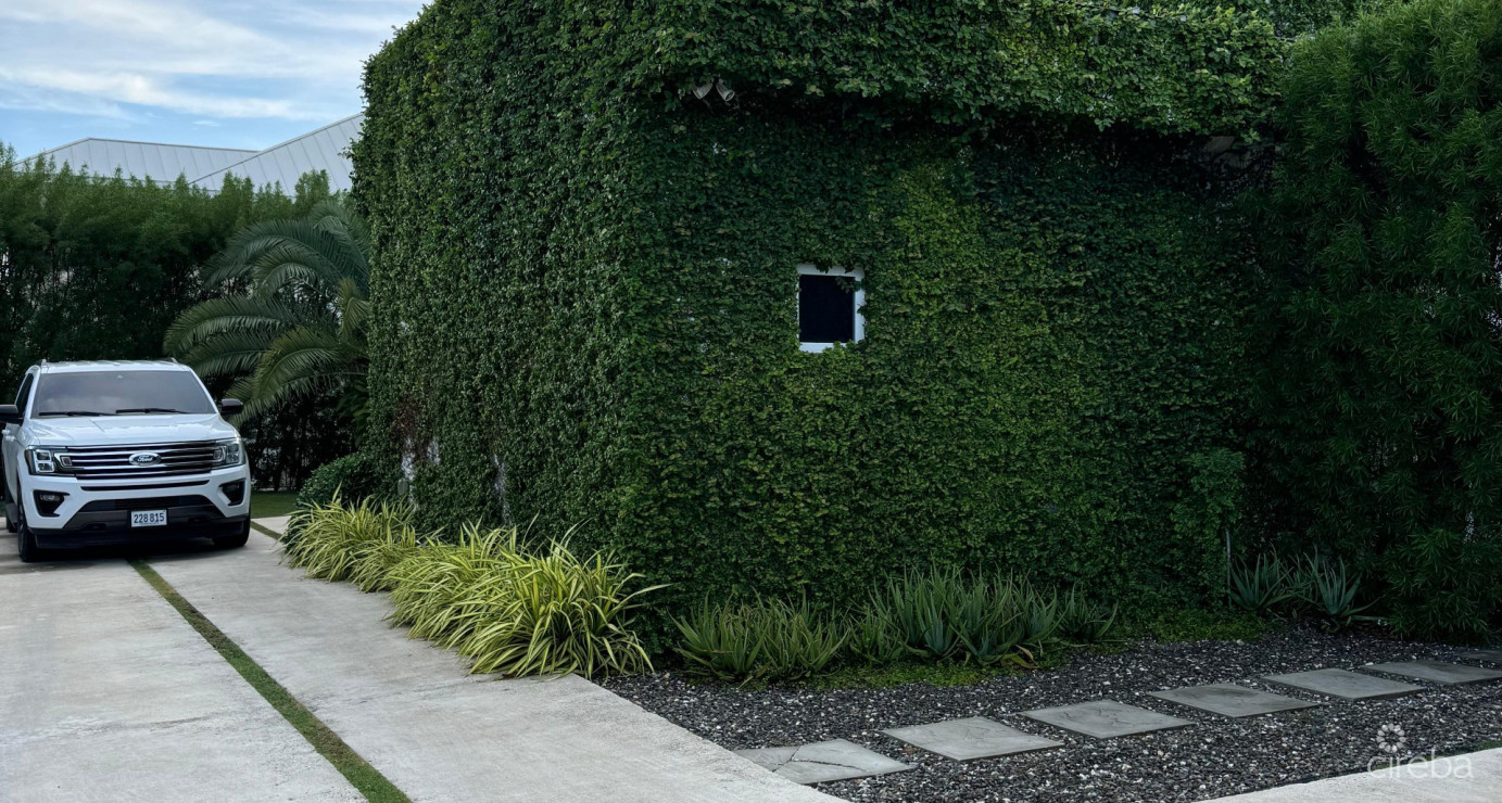 "hideaway Hill" Lush Modern Elegance Close To Sea Access