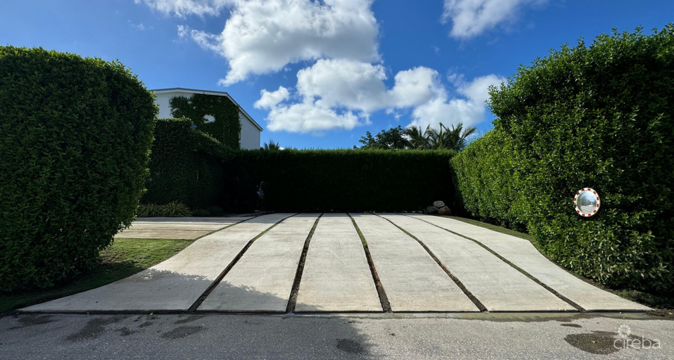 "hideaway Hill" Lush Modern Elegance Close To Sea Access