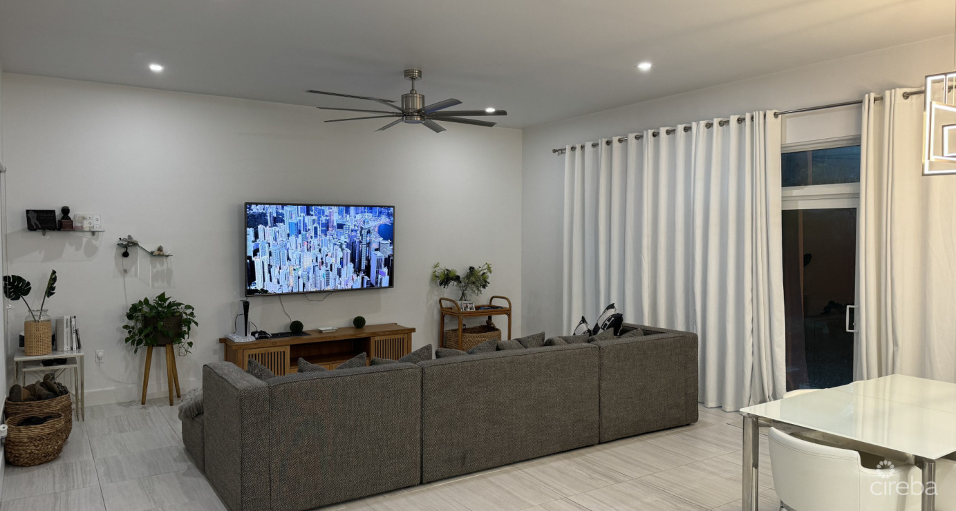 "hideaway Hill" Lush Modern Elegance Close To Sea Access