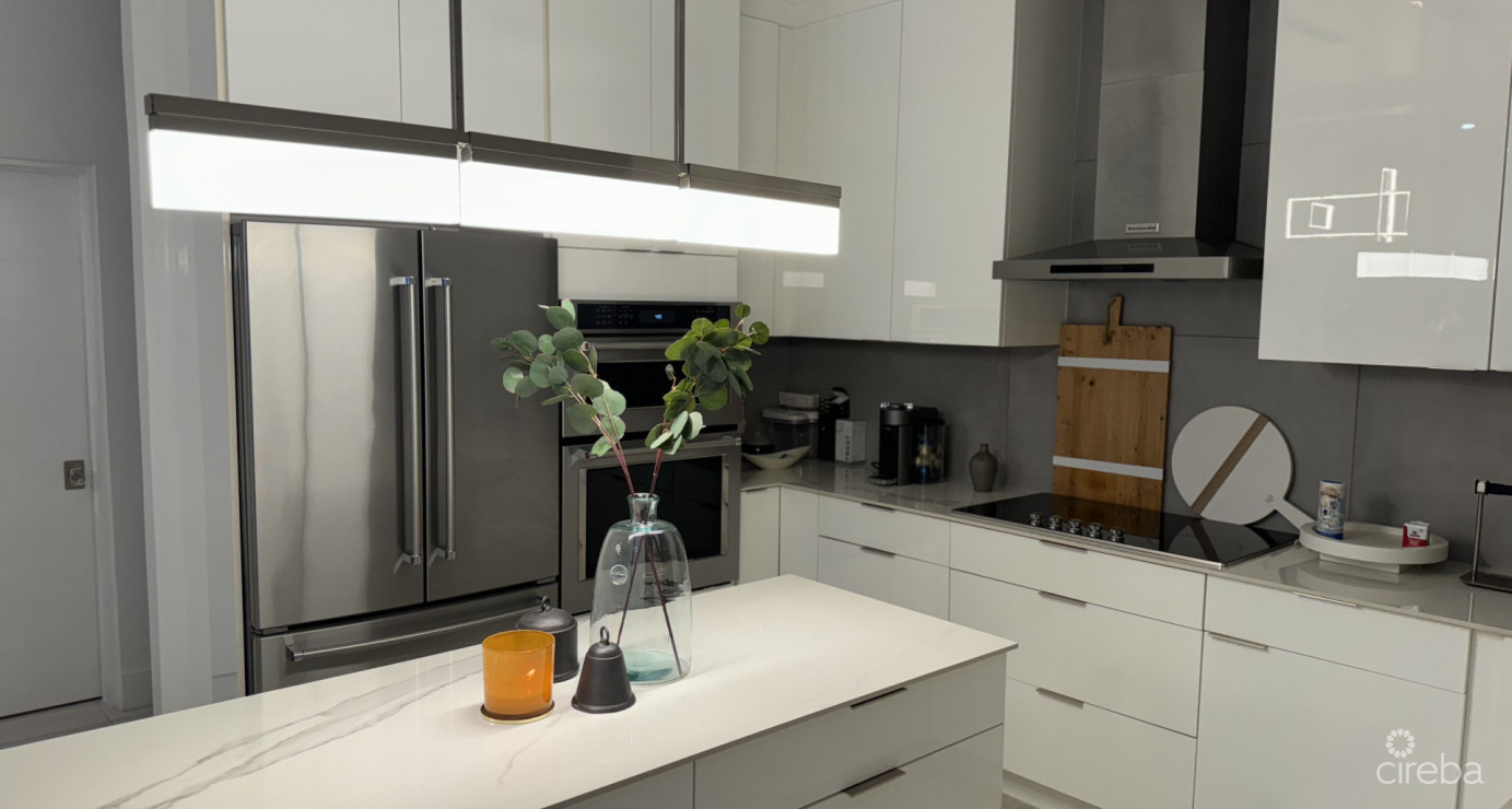 "hideaway Hill" Lush Modern Elegance Close To Sea Access