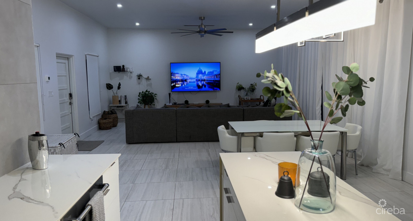 "hideaway Hill" Lush Modern Elegance Close To Sea Access