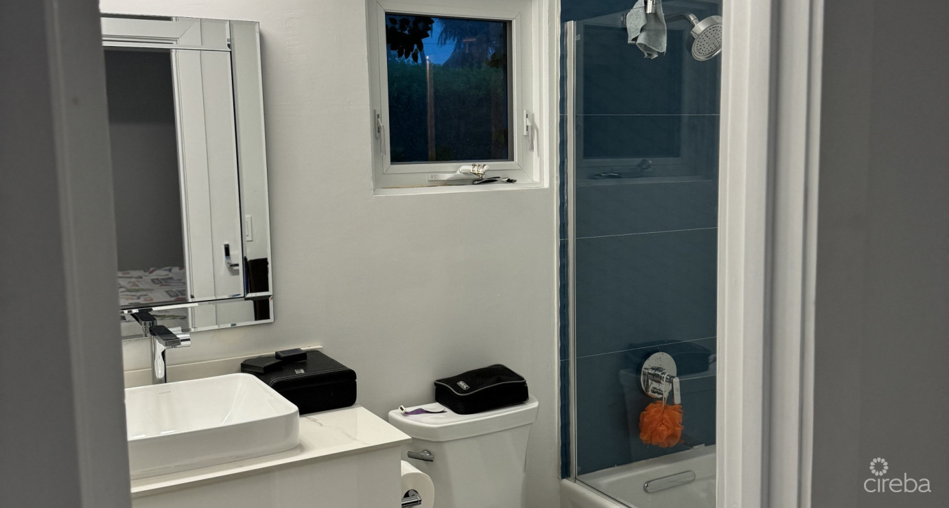 "hideaway Hill" Lush Modern Elegance Close To Sea Access