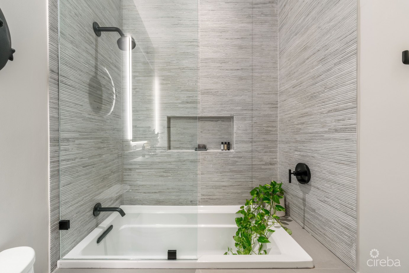 Bella Rocca, East End Luxury Villa