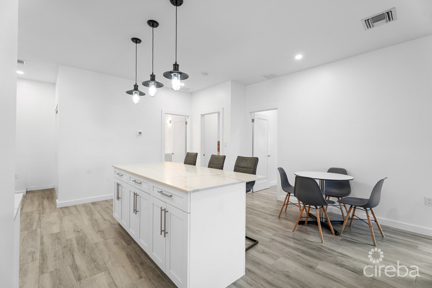 19 North 3 Bed Corner Unit With Lake View