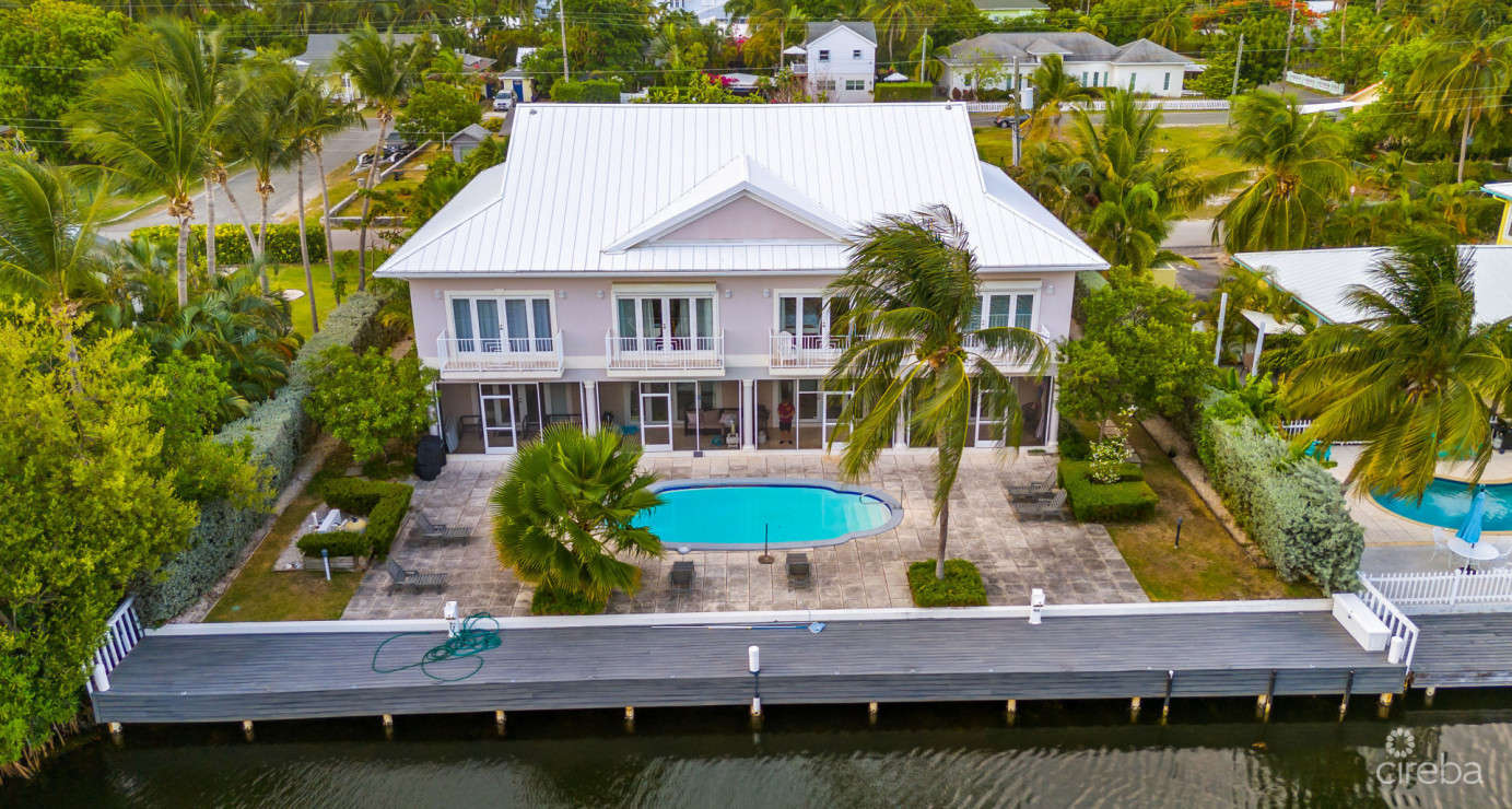 Two Bedroom Townhouse On Palm Heights Canal
