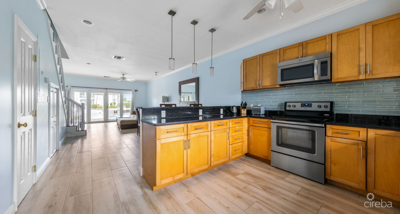 Two Bedroom Townhouse On Palm Heights Canal