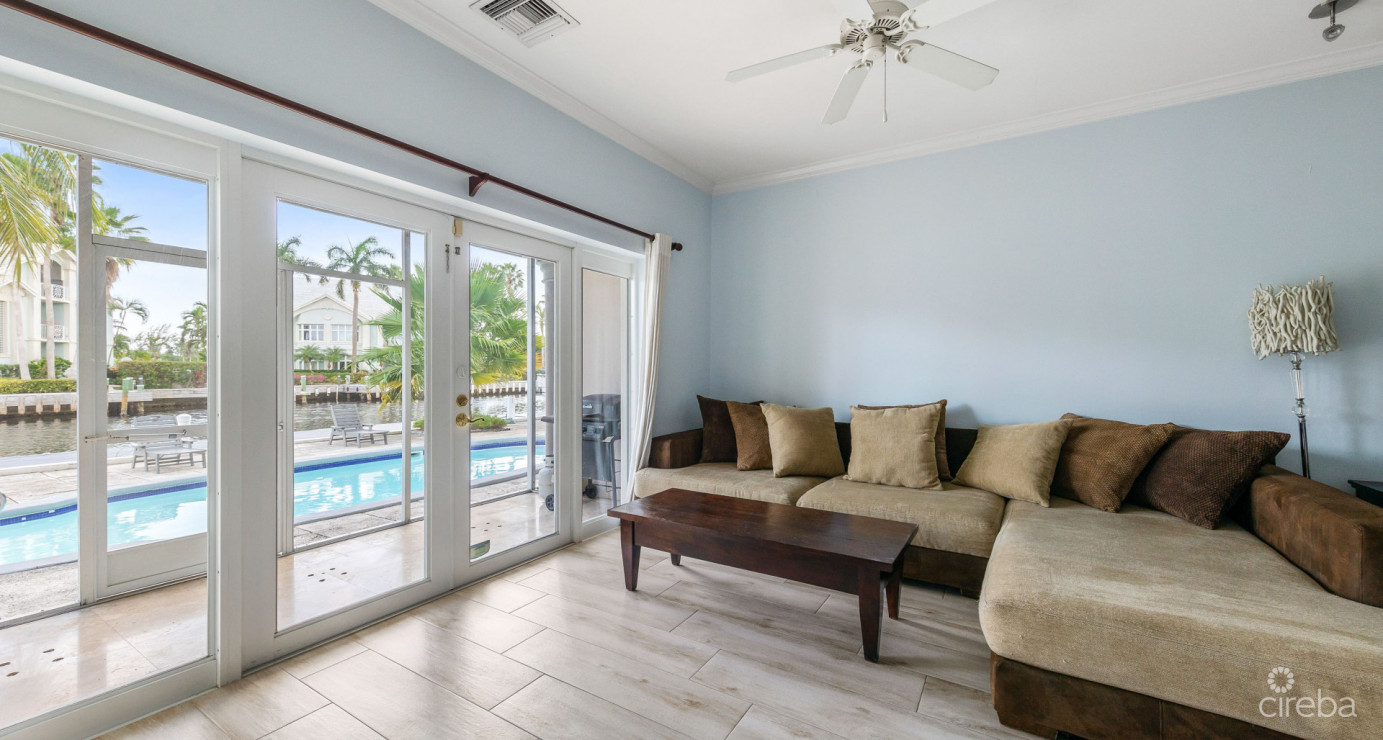 Two Bedroom Townhouse On Palm Heights Canal