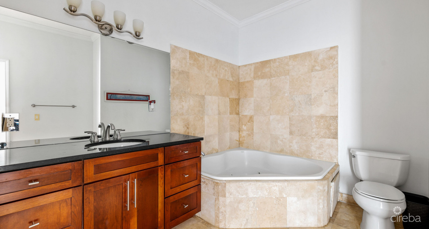 Two Bedroom Townhouse On Palm Heights Canal