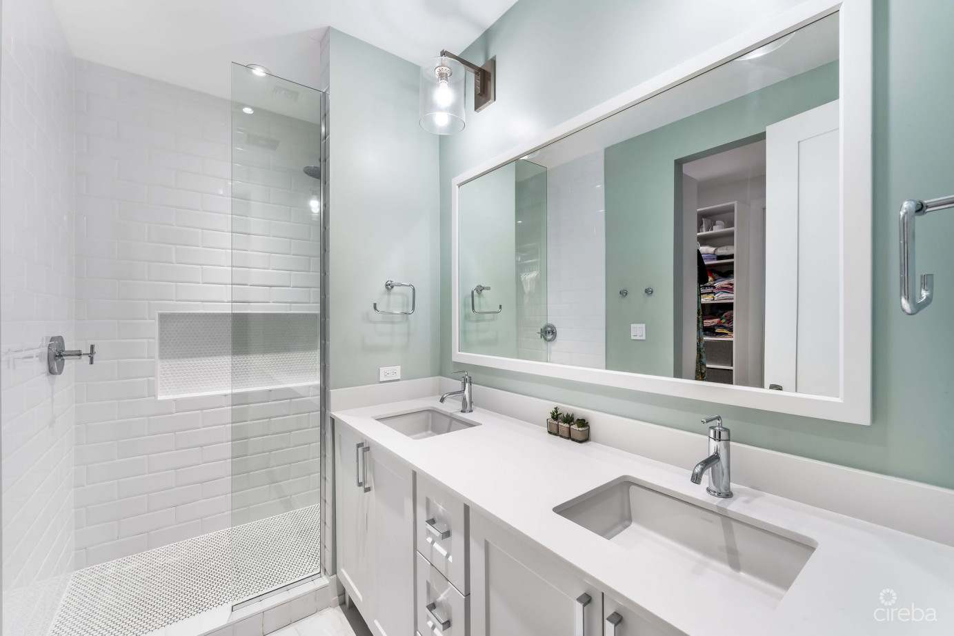 Olea 414 - Private Garden 2-bed Residence