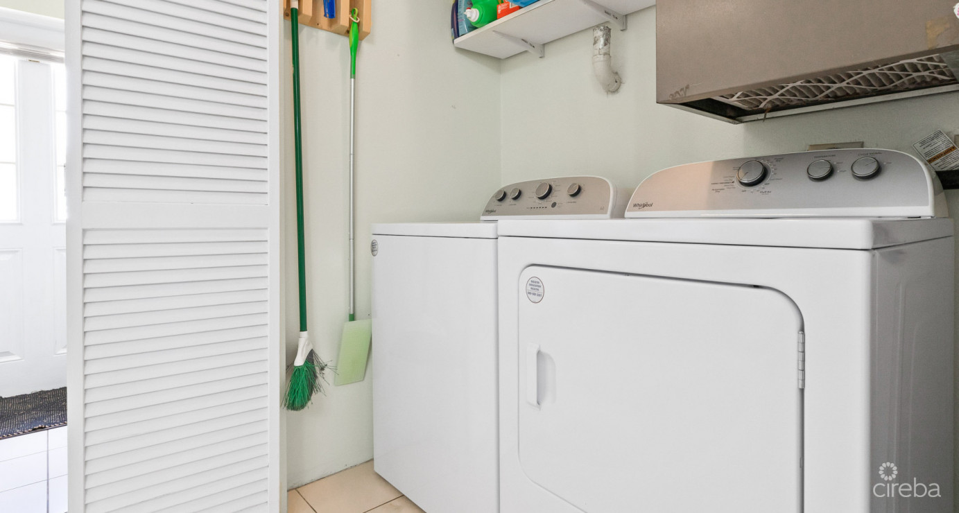 South Palms #5 (2 Bed/2.5 Bath Ss Townhome)