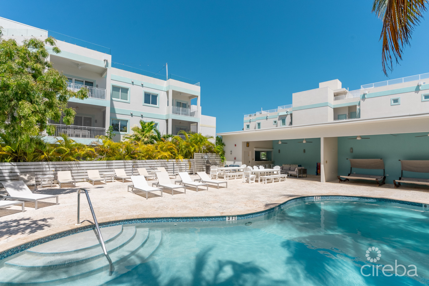 Boggy Sands Club With Two Storage Units