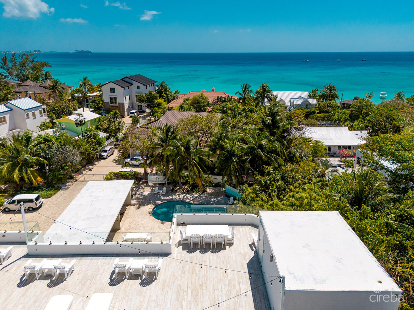 Boggy Sands Club With Two Storage Units