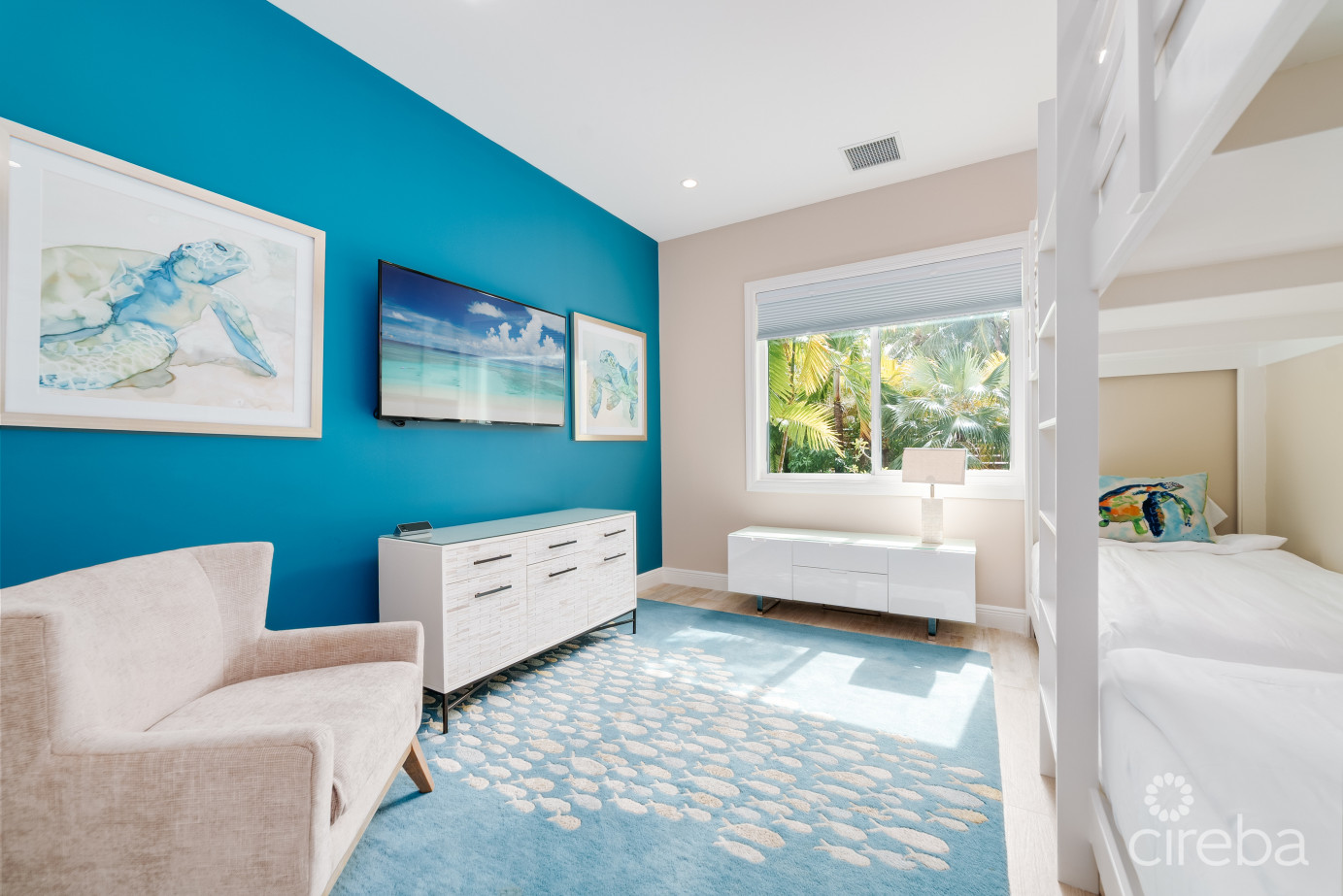 Boggy Sands Club With Two Storage Units