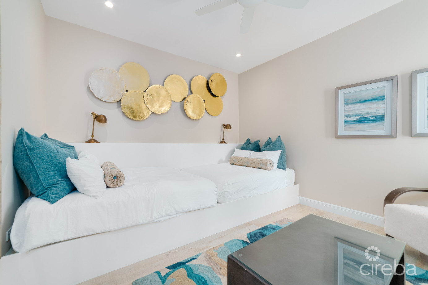 Boggy Sands Club With Two Storage Units