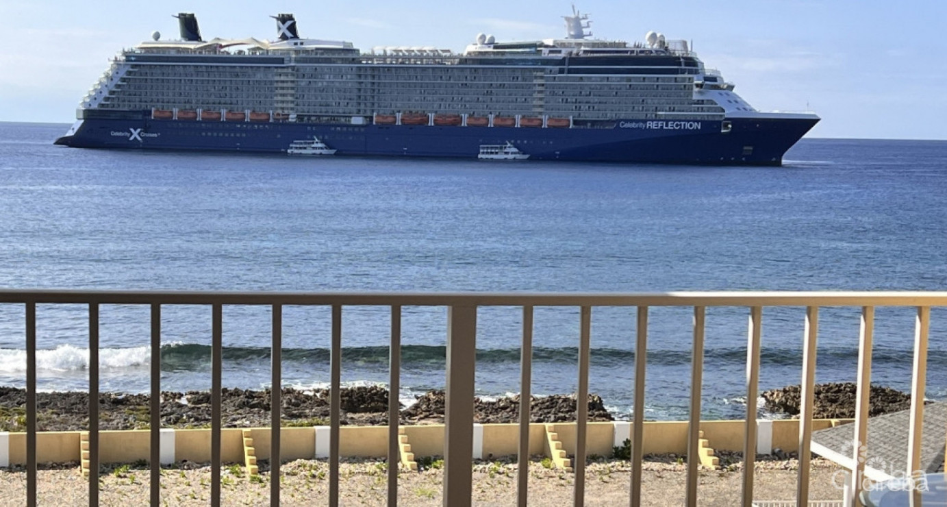 South Shore Spacious 3 Bedroom Seafront Penthouse