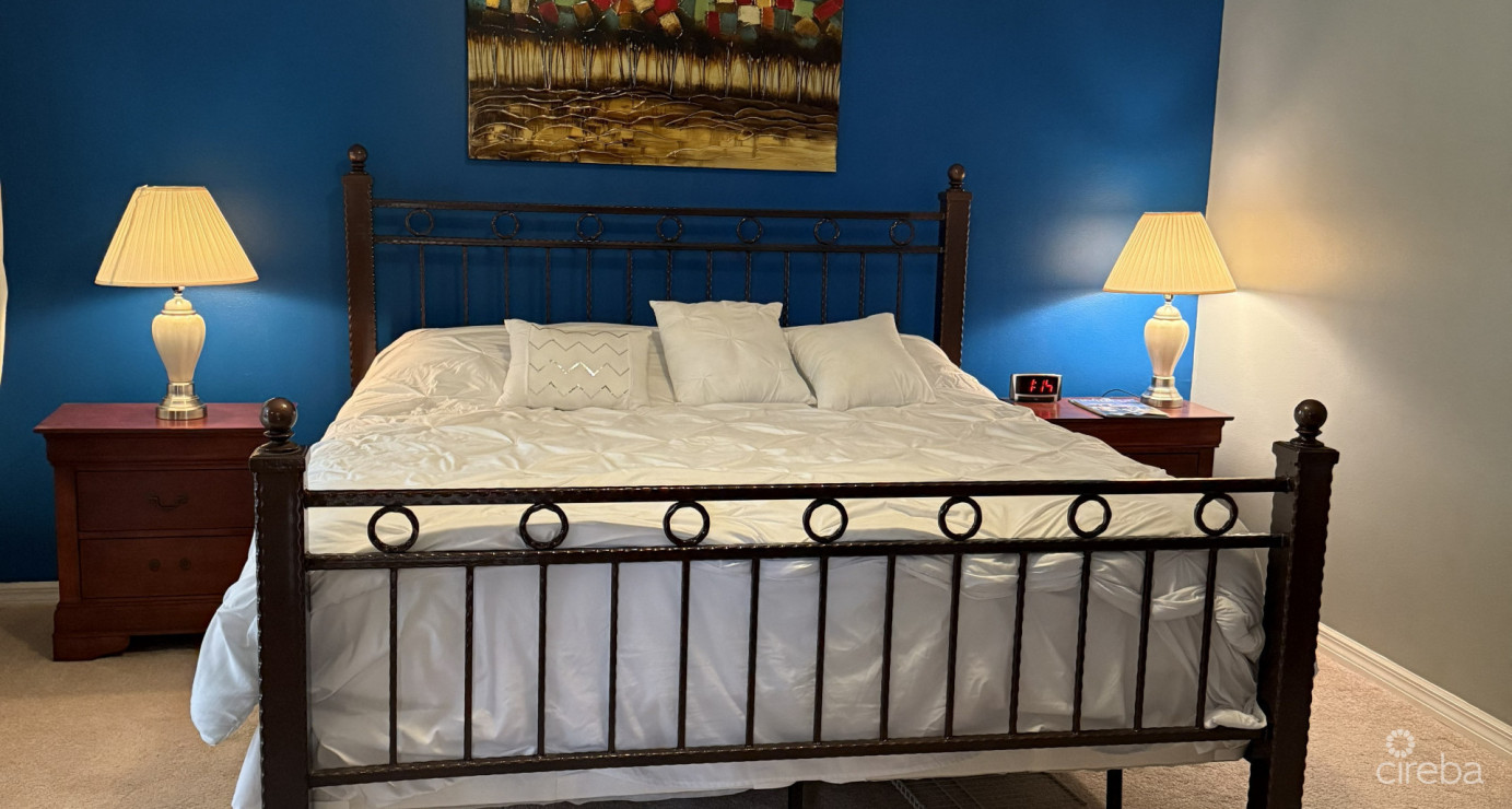 South Shore Spacious 3 Bedroom Seafront Penthouse