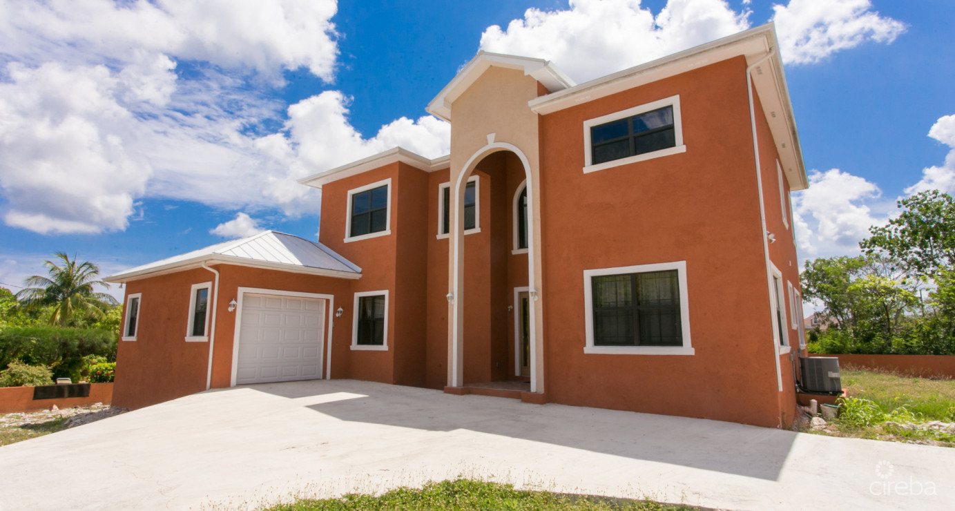 6 Bedroom Across From Beautiful Breakers Beach