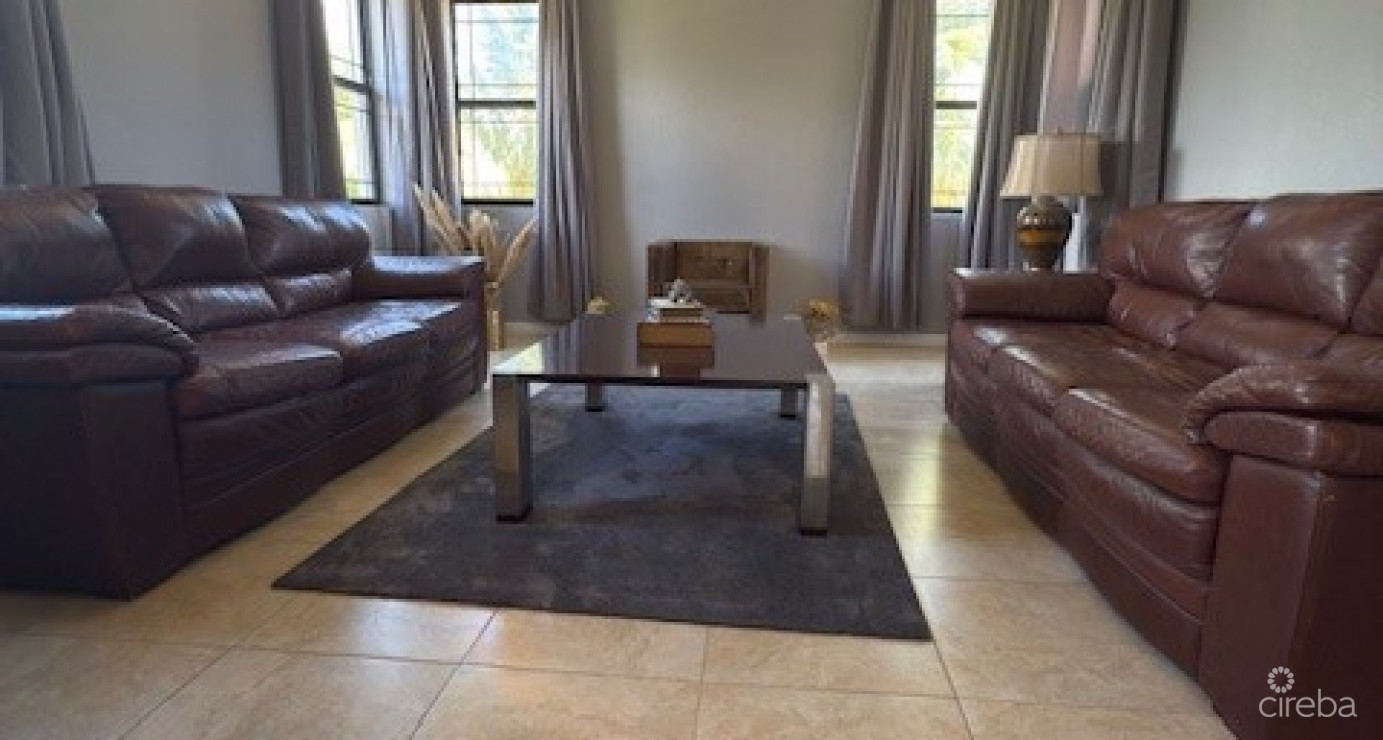 6 Bedroom Across From Beautiful Breakers Beach