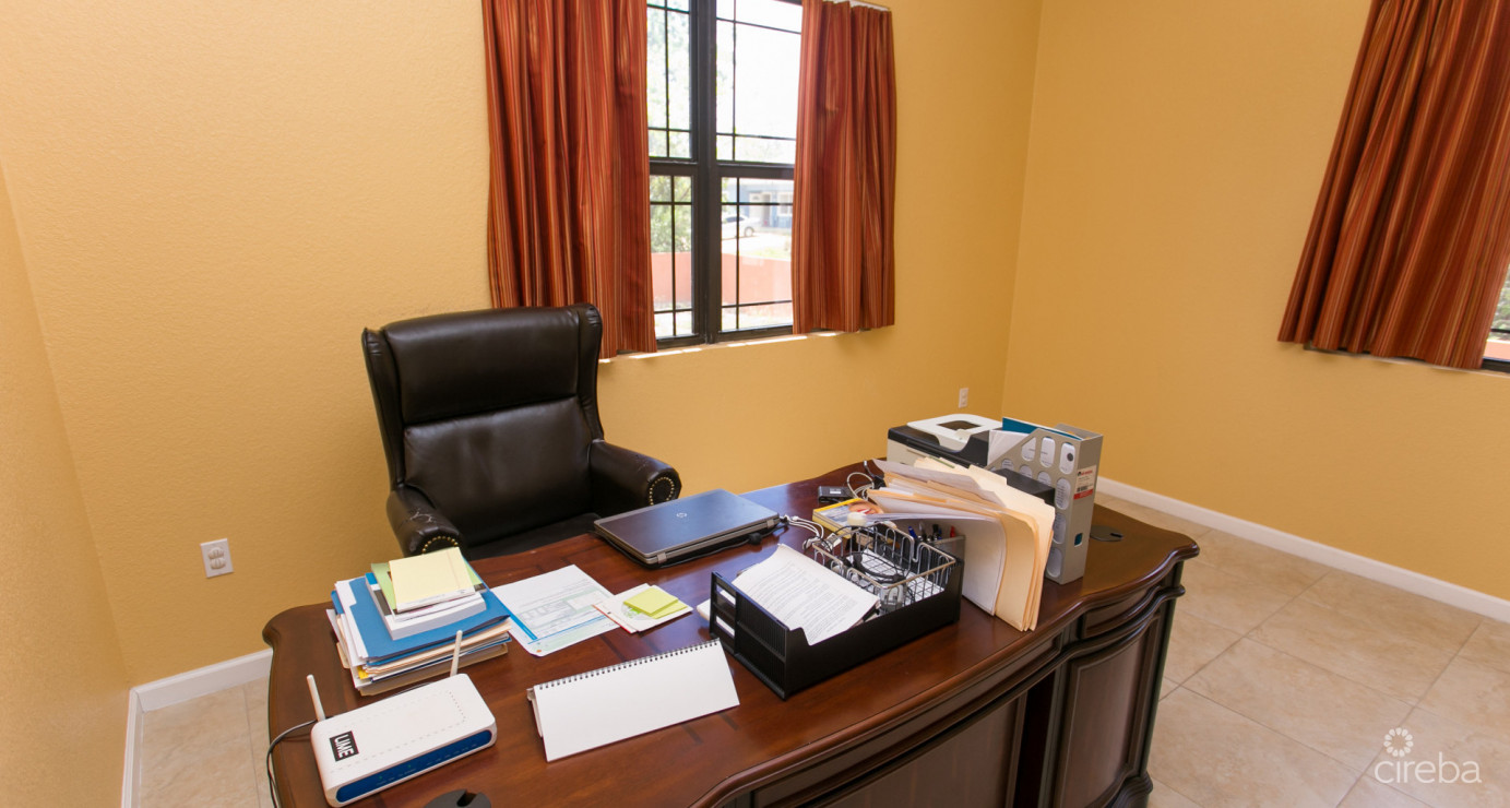 6 Bedroom Across From Beautiful Breakers Beach