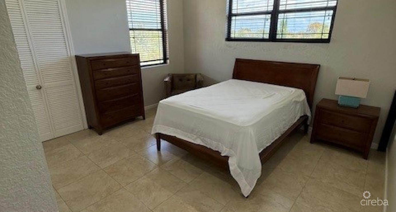 6 Bedroom Across From Beautiful Breakers Beach